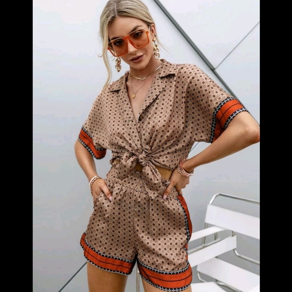 Allover Print Blouse and Shorts Set - Picture 6 of 8